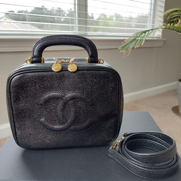 Chanel Vintage Vanity Zip Around Caviar - Picture 5 of 17